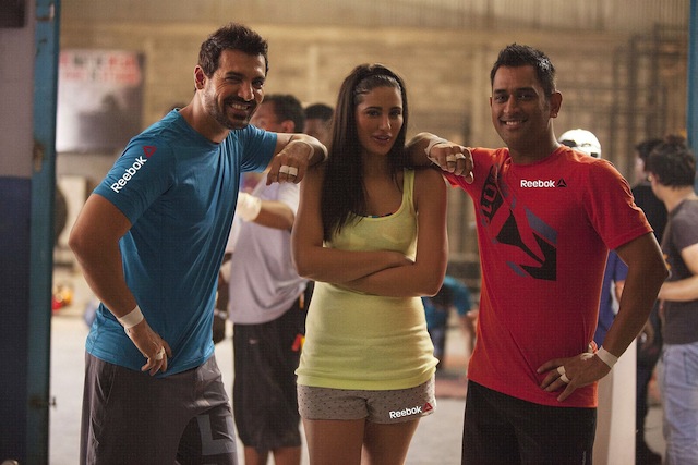 Will MS Dhoni make a Bollywood entry? Will work with John Abraham ... | महेंद्रसिंग धोनी करणार बॉलीवू़डमध्ये इंट्री? जॉन अब्राहमबरोबर काम करणार...