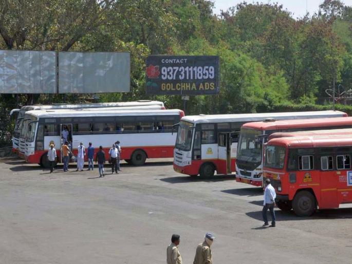 passenger booked ticket reservation in Shivshahi, but simple bus left from nagpur bus station instead of shivshahi | रिझर्वेशन शिवशाहीचे, बसस्थानकावरून सोडली साधी बस; एसटीवाले म्हणाले बसा याच गाडीत passenger booked ticket reservation in Shivshahi, but simple bus left from nagpur bus station instead of shivshahi | रिझर्वेशन शिवशाहीचे, बसस्थानकावरून सोडली साधी बस; एसटीवाले म्हणाले बसा याच गाडीत