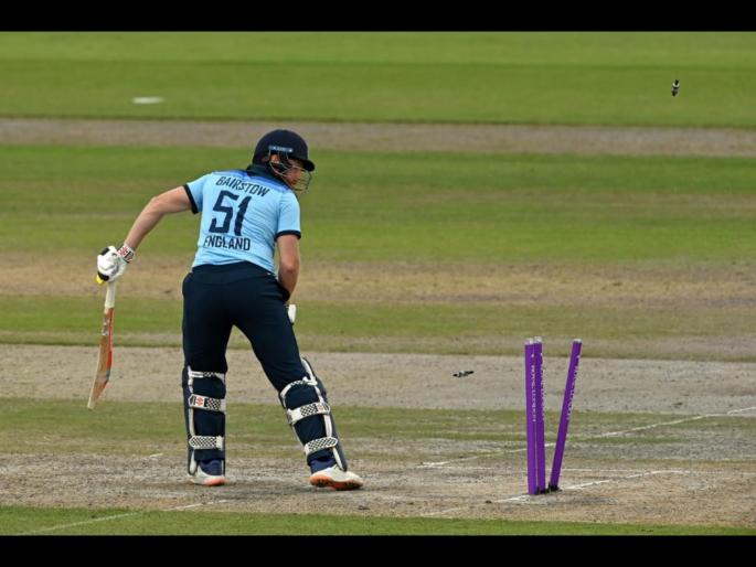 ENG vs AUS, 3rd ODI : Jonny Bairstow’s century and half-centuries from Sam Billings and Chris Woakes lead England to 302/7  | ENG vs AUS, 3rd ODI :  पहिल्या दोन चेंडूंत पडल्या दोन विकेट्स, त्यानंतरही इंग्लंडनं उभारला धावांचा डोंगर