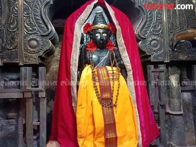 Chemical conservation process on Shri Jyotiba idol complete, idol open for devotees to see | Kolhapur: श्री जोतिबाच्या मूर्तीवरील रासायनिक संवर्धन प्रक्रिया पूर्ण, मूर्ती भाविकांना दर्शनासाठी खुली Chemical conservation process on Shri Jyotiba idol complete, idol open for devotees to see | Kolhapur: श्री जोतिबाच्या मूर्तीवरील रासायनिक संवर्धन प्रक्रिया पूर्ण, मूर्ती भाविकांना दर्शनासाठी खुली