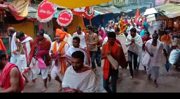 Start at Dindi Festival on Jyotiba Mountain | कोल्हापूर : जोतिबा डोंगरावरील पायी दिंडी सोहळ्यास प्रारंभ