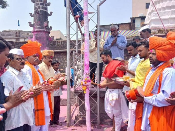 The arrival of the venerable Sasanakathi on Jyotiba hill on the occasion of Gudi Padwa | गुढीपाडव्याच्या मुहूर्तावर जोतिबा डोंगरावर मानाच्या सासनकाठीचे आगमन, १२ एप्रिलला चैत्र यात्रा The arrival of the venerable Sasanakathi on Jyotiba hill on the occasion of Gudi Padwa | गुढीपाडव्याच्या मुहूर्तावर जोतिबा डोंगरावर मानाच्या सासनकाठीचे आगमन, १२ एप्रिलला चैत्र यात्रा