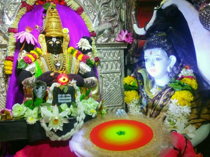 Shri Jyotiba, Lord Vishnu, Lord Mahapooja on the occasion of Vaikunth Chaturdi in Jyotiba temple. | जोतिबा मंदिरात आज वैकुंठ चतुर्दशी निमित्त श्री जोतिबा देवाची श्री विष्णू रुपात महापूजा Shri Jyotiba, Lord Vishnu, Lord Mahapooja on the occasion of Vaikunth Chaturdi in Jyotiba temple. | जोतिबा मंदिरात आज वैकुंठ चतुर्दशी निमित्त श्री जोतिबा देवाची श्री विष्णू रुपात महापूजा