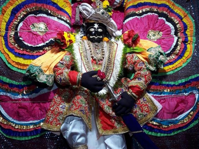 Navratri: In the five petals of Jotiba's third house, Salunked Lily Pappa Mahapuja | Navratri : जोतिबाची तिसऱ्या माळेला पाच पाकळ्यामध्ये सालंकृत कमळपुष्प महापूजा