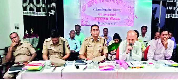 Yatra requires cleanliness: Daulat Desai | यात्रेत स्वच्छतागृहे आवश्यक : दौलत देसाई Yatra requires cleanliness: Daulat Desai | यात्रेत स्वच्छतागृहे आवश्यक : दौलत देसाई