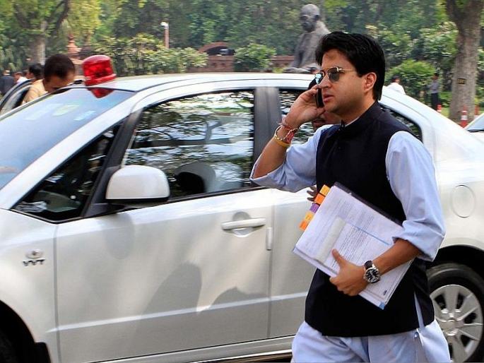 Jyotiraditya Shinde visits Prime Minister Narendra Modi, sure to join BJP ? madhya pradesh crises MMG | ज्योतिरादित्य शिंदे पंतप्रधान नरेंद्र मोदींच्या भेटीला, भाजपात प्रवेश निश्चित? Jyotiraditya Shinde visits Prime Minister Narendra Modi, sure to join BJP ? madhya pradesh crises MMG | ज्योतिरादित्य शिंदे पंतप्रधान नरेंद्र मोदींच्या भेटीला, भाजपात प्रवेश निश्चित?