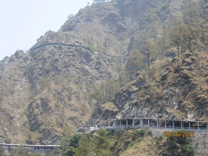 If you notice that someone is following you on the journey? | प्रवासात कुणी तुमचा पाठलाग करतंय असं लक्षात आलं तर?..  If you notice that someone is following you on the journey? | प्रवासात कुणी तुमचा पाठलाग करतंय असं लक्षात आलं तर?..