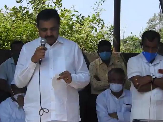 Only those who have taken me this far are escaping from my hands, Jayant Patil is in tears | अस्थीविसर्जन कार्यक्रमात जयंत पाटलांना अश्रू अनावर, सहकाऱ्याच्या आठवणीने भावुक