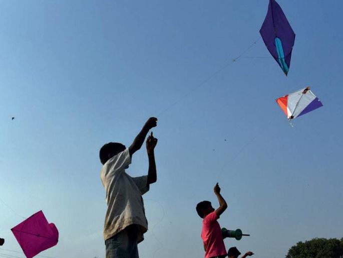 Dhil de dhil de de re bhaiya, is kite ko dhil de ... | ढील दे ढील दे दे रे भैया, इस पतंग को ढील दे... Dhil de dhil de de re bhaiya, is kite ko dhil de ... | ढील दे ढील दे दे रे भैया, इस पतंग को ढील दे...