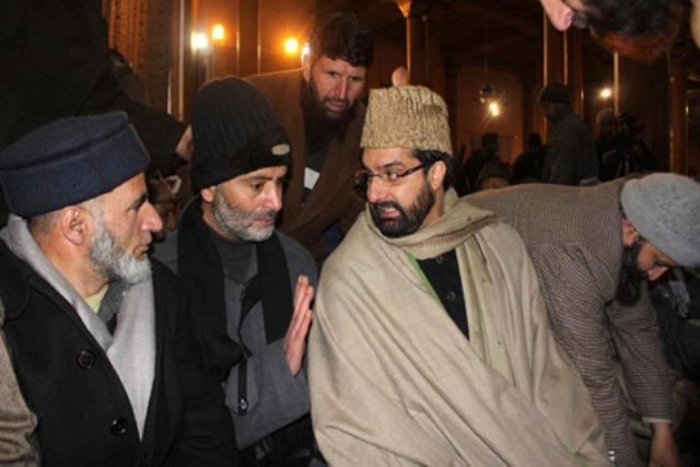 There are chances of war beetween Pak and India; look in to war first; hurriyat leader | भारताने पाकसोबत युद्धाच्या प्रश्नाचे पाहावे; फुटीरतावाद्याच्या उलट्या बोंबा There are chances of war beetween Pak and India; look in to war first; hurriyat leader | भारताने पाकसोबत युद्धाच्या प्रश्नाचे पाहावे; फुटीरतावाद्याच्या उलट्या बोंबा