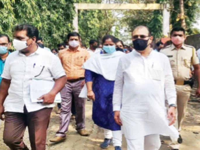 Corona-affected students went home, the administration door to search | कोरोनाबाधित विद्यार्थी गेले घरी, शोधासाठी प्रशासन दारोदारी Corona-affected students went home, the administration door to search | कोरोनाबाधित विद्यार्थी गेले घरी, शोधासाठी प्रशासन दारोदारी