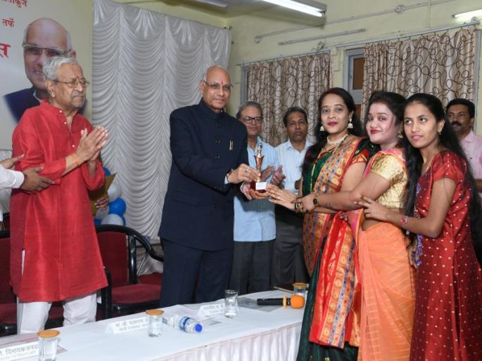 The governor felicitated the successful students in night school secondary school examination in mumbai | राज्यपालांच्या हस्ते रात्र शाळेंच्या माध्यमिक शालांत परिक्षेतील यशस्वी विद्यार्थ्यांचा सत्कार The governor felicitated the successful students in night school secondary school examination in mumbai | राज्यपालांच्या हस्ते रात्र शाळेंच्या माध्यमिक शालांत परिक्षेतील यशस्वी विद्यार्थ्यांचा सत्कार