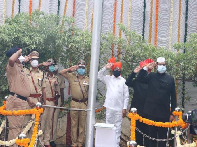 Flag hoisting by Eknath Shinde at the Collectorate premises | एकनाथ शिंदेंच्या हस्ते जिल्हाधिकारी कार्यालय प्रांगणात ध्वजारोहण Flag hoisting by Eknath Shinde at the Collectorate premises | एकनाथ शिंदेंच्या हस्ते जिल्हाधिकारी कार्यालय प्रांगणात ध्वजारोहण