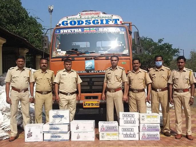 5.51 lakh liquor hidden under empty cement bags | सिमेंटच्या रिकाम्या पिशव्यांच्या खाली लपवलेली 5.51 लाखांची दारू जप्त 5.51 lakh liquor hidden under empty cement bags | सिमेंटच्या रिकाम्या पिशव्यांच्या खाली लपवलेली 5.51 लाखांची दारू जप्त