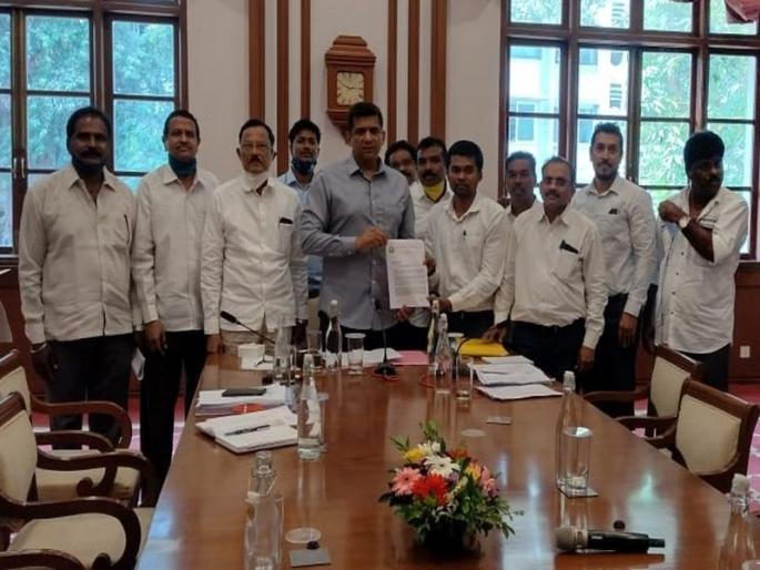 Fishermen's association warns Thackeray government of agitation if pending demands are not met | प्रलंबित मागण्यांची पूर्तता न झाल्यास मच्छिमार संघटनेचा ठाकरे सरकारला आंदोलनाचा इशारा Fishermen's association warns Thackeray government of agitation if pending demands are not met | प्रलंबित मागण्यांची पूर्तता न झाल्यास मच्छिमार संघटनेचा ठाकरे सरकारला आंदोलनाचा इशारा