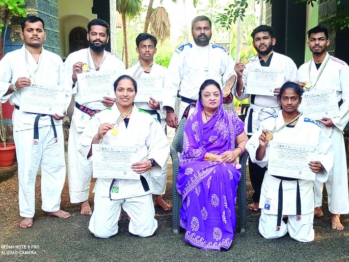 Earned eight gold and two bronze medals in judo and karate | ज्युदो कराटे स्पर्धेत आठ सुवर्णपदके, दोन कांस्यपदकांची कमाई Earned eight gold and two bronze medals in judo and karate | ज्युदो कराटे स्पर्धेत आठ सुवर्णपदके, दोन कांस्यपदकांची कमाई