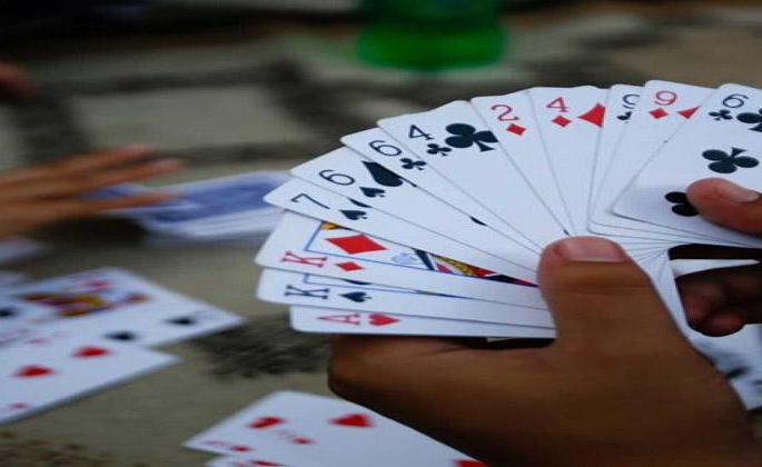 Raid on gambling den near Kalamba jail; 19 arrested | जुगारअड्ड्यावर छापा, घरझडतीत पोलिसांना सापडला प्राणघातक शस्त्रसाठा Raid on gambling den near Kalamba jail; 19 arrested | जुगारअड्ड्यावर छापा, घरझडतीत पोलिसांना सापडला प्राणघातक शस्त्रसाठा