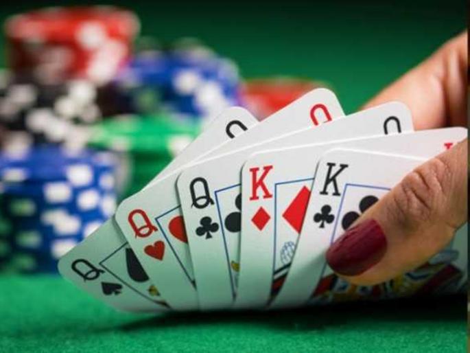 Raid on gambling den in Parbhani; FIR filed against 12 dignitaries | परभणीत जुगार अड्ड्यावर छापा; १२ प्रतिष्ठितांवर गुन्हा दाखल Raid on gambling den in Parbhani; FIR filed against 12 dignitaries | परभणीत जुगार अड्ड्यावर छापा; १२ प्रतिष्ठितांवर गुन्हा दाखल