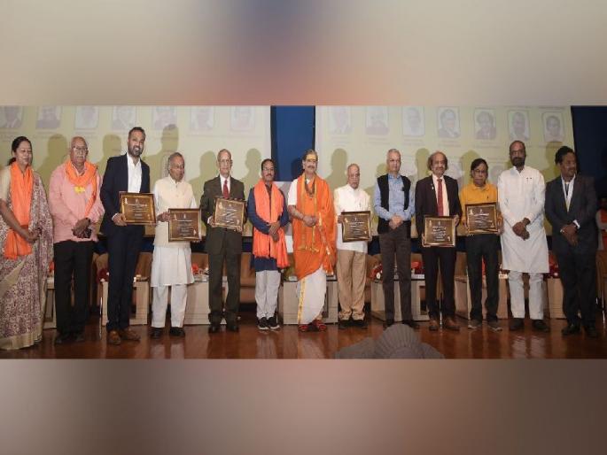 Knowledge and science in the country now began to find refuge - Hansraj Ahir | देशातील ज्ञान व विज्ञानाला आता मिळू लागले राजाश्रय - हंसराज अहीर Knowledge and science in the country now began to find refuge - Hansraj Ahir | देशातील ज्ञान व विज्ञानाला आता मिळू लागले राजाश्रय - हंसराज अहीर