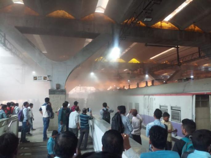 Video: Short circuit in Penguin, Overhead Virus in Jui Nagar Railway Station | Video : जुई नगर रेल्वे स्थानकात पेंटाग्राफ, ओव्हरहेड व्हायरमध्ये शॉर्ट सर्किट Video: Short circuit in Penguin, Overhead Virus in Jui Nagar Railway Station | Video : जुई नगर रेल्वे स्थानकात पेंटाग्राफ, ओव्हरहेड व्हायरमध्ये शॉर्ट सर्किट