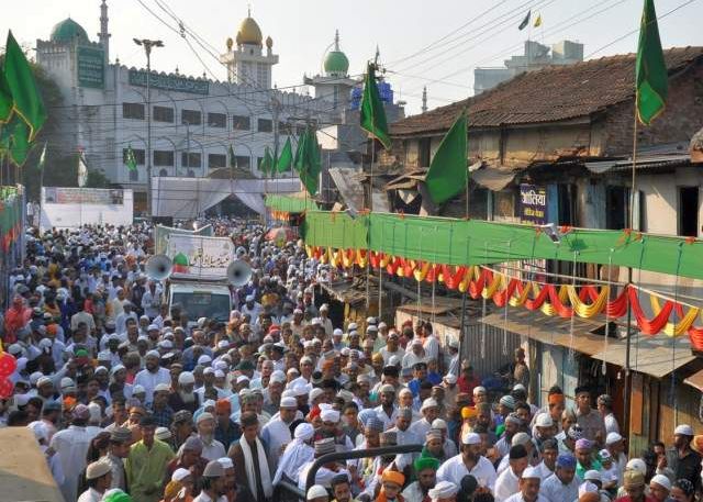 Cancellation of traditional 'Zulus-e-Muhammadi'; Five vehicles of the clergy allowed | पारंपरिक 'जुलूस-ए-मुहम्मदी' रद्द; धर्मगुरुंच्या पाच वाहनांना परवानगी Cancellation of traditional 'Zulus-e-Muhammadi'; Five vehicles of the clergy allowed | पारंपरिक 'जुलूस-ए-मुहम्मदी' रद्द; धर्मगुरुंच्या पाच वाहनांना परवानगी