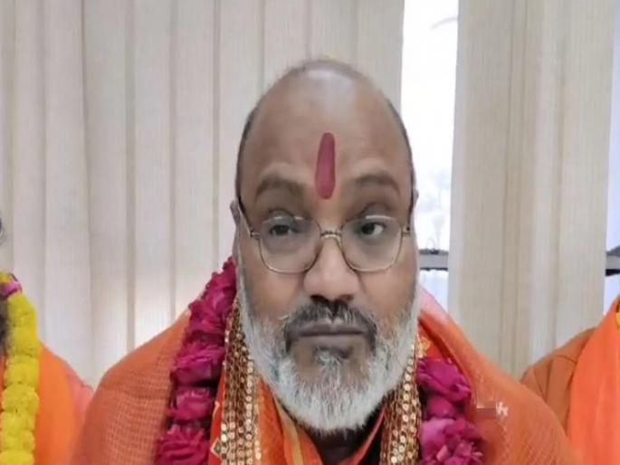 Mahakumbh Mela : juna akhara mahamandaleshwar yati narsinghanand wrote letter his blood pm modi, urges military action to protect hindus in bangladesh, pakistan | यति नरसिंहानंद यांनी PM नरेंद्र मोदींना रक्तानं लिहिलं पत्र; महाकुंभ मेळ्यादरम्यान केली 'ही' विनंती Mahakumbh Mela : juna akhara mahamandaleshwar yati narsinghanand wrote letter his blood pm modi, urges military action to protect hindus in bangladesh, pakistan | यति नरसिंहानंद यांनी PM नरेंद्र मोदींना रक्तानं लिहिलं पत्र; महाकुंभ मेळ्यादरम्यान केली 'ही' विनंती