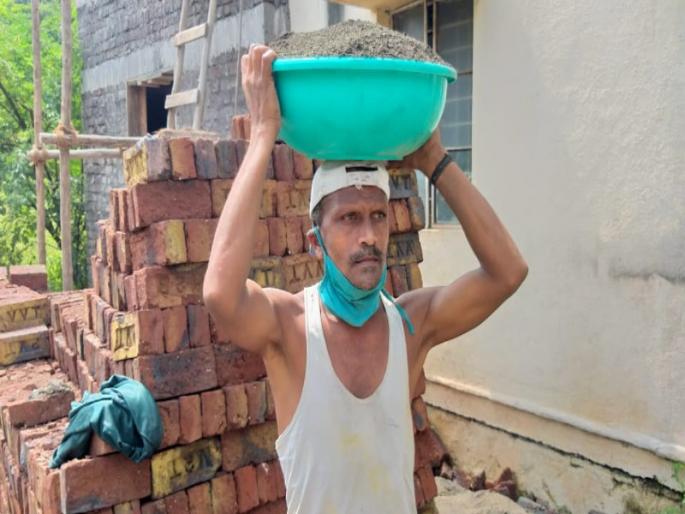 ... what a joke today! Time to do 'Bigari' work on ST driver | ...कशी नशीबाने थट्टा आज मांडली! एसटी चालकावर चक्क 'बिगारी' काम करण्याची वेळ आली