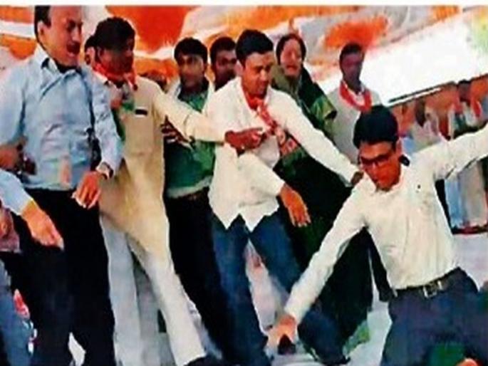 Just look at the lotus! | ...फक्त कमळाकडे बघा! Just look at the lotus! | ...फक्त कमळाकडे बघा!