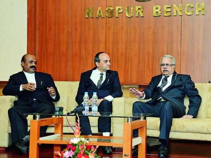 Court does not have to do the work in Marathi: Justice Ravi Deshpande | न्यायालयाचे कामकाज मराठीत करण्याची गरज नाही : न्या. रवी देशपांडे Court does not have to do the work in Marathi: Justice Ravi Deshpande | न्यायालयाचे कामकाज मराठीत करण्याची गरज नाही : न्या. रवी देशपांडे