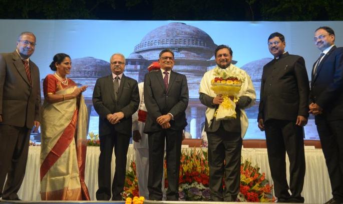 Advocate's excessive fees is the judicial hurdle : Chief Justice Sharad Bobde | वकिलांची भरमसाट फी न्यायदानातील अडथळा : सरन्यायाधीश शरद बोबडे यांची खंत Advocate's excessive fees is the judicial hurdle : Chief Justice Sharad Bobde | वकिलांची भरमसाट फी न्यायदानातील अडथळा : सरन्यायाधीश शरद बोबडे यांची खंत