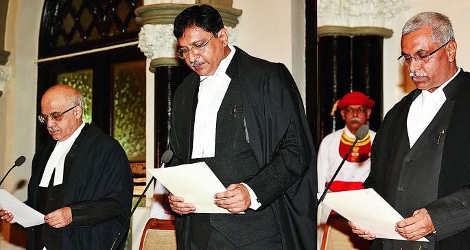 Nagpur High Court also experienced oath-taking ceremony | नागपूर उच्च न्यायालयानेही अनुभवला शपथविधी सोहळा Nagpur High Court also experienced oath-taking ceremony | नागपूर उच्च न्यायालयानेही अनुभवला शपथविधी सोहळा