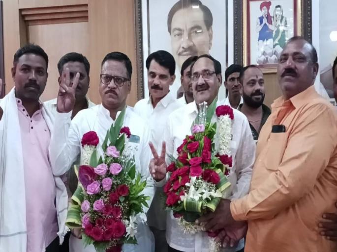 Fight for the chairmanship of Mahavikas Aghadi, Shyamkant Sonavane won at the last moment | महाविकास आघाडीतच सभापतीपदावरुन राडा; अखेरच्या क्षणाला श्यामकांत सोनवणेंची बाजी Fight for the chairmanship of Mahavikas Aghadi, Shyamkant Sonavane won at the last moment | महाविकास आघाडीतच सभापतीपदावरुन राडा; अखेरच्या क्षणाला श्यामकांत सोनवणेंची बाजी