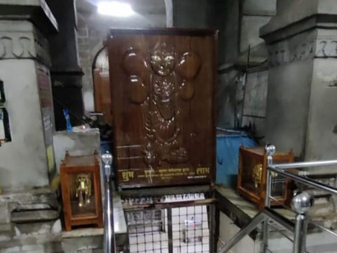 A magnificent wooden idol of the goddess will be seen in the Mahakali temple; The devotee donated the wooden idol | महाकाली मंदिरात देवीच्या भव्य लाकडी मूर्तीचे होणार दर्शन; भक्ताने लाकडी मूर्ती दिली दान