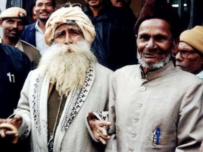 The litigants Paramhans and Hashim Ansari used to ride in the same rickshaw to the court | अतूट मैत्रीची गाथा; पक्षकार परमहंस आणि हाशिम अंसारी एकाच रिक्षात बसून जायचे न्यायालयात The litigants Paramhans and Hashim Ansari used to ride in the same rickshaw to the court | अतूट मैत्रीची गाथा; पक्षकार परमहंस आणि हाशिम अंसारी एकाच रिक्षात बसून जायचे न्यायालयात