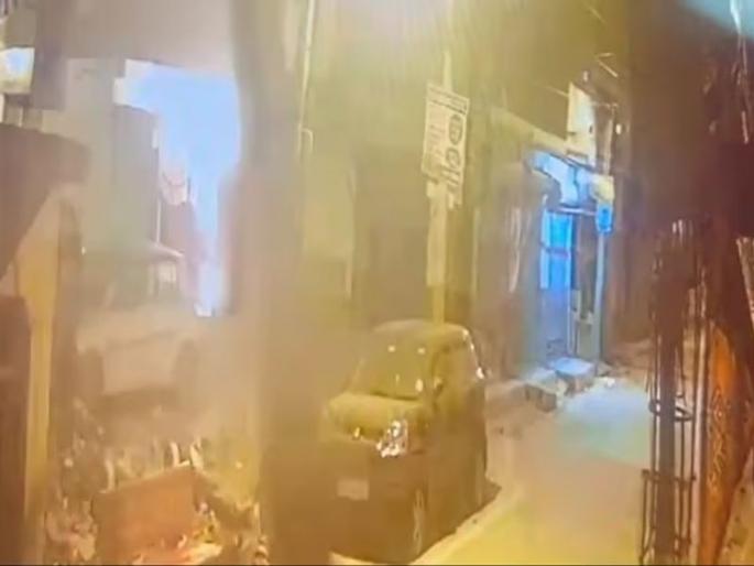 Nigerian citizens were mixing chemicals to make drugs; 2 people died in the explosion in delhi burari | केमिकल मिसळून नायजेरियन नागरिक बनवत होते ड्रग्ज; स्फोटात २ जणांचा मृत्यू Nigerian citizens were mixing chemicals to make drugs; 2 people died in the explosion in delhi burari | केमिकल मिसळून नायजेरियन नागरिक बनवत होते ड्रग्ज; स्फोटात २ जणांचा मृत्यू