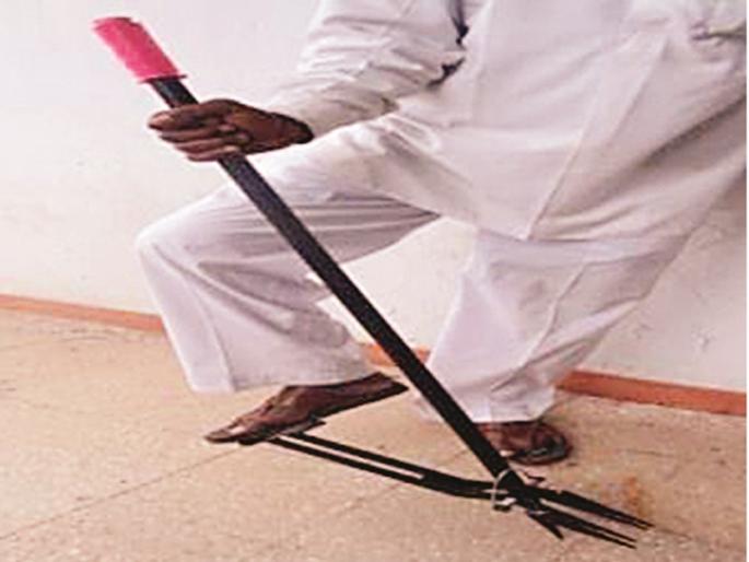 Grassroot Innovator : It is easy to harvest the Jawari by using an automatic mechanism | ग्रासरूट इनोव्हेटर : मानवचलित यंत्राने ज्वारी काढणी झाले सोपे Grassroot Innovator : It is easy to harvest the Jawari by using an automatic mechanism | ग्रासरूट इनोव्हेटर : मानवचलित यंत्राने ज्वारी काढणी झाले सोपे