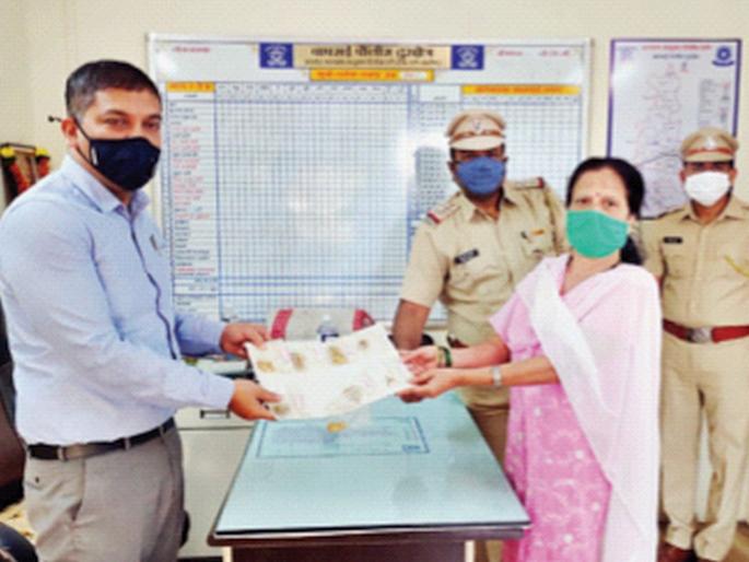 The stolen jewelry was found two years later | चोरीचे दागिने दोन वर्षांनी मिळाले The stolen jewelry was found two years later | चोरीचे दागिने दोन वर्षांनी मिळाले