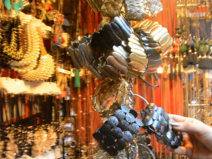 Bride ran away with Cash, jwellery | रोख, दागिन्यांसह नवरी पसार!