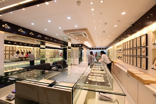 The bullion business is coming to the fore | आॅनलाईनपेक्षा दुकानातील खरेदीला पसंती; सराफ व्यवसाय येतोय पूर्वपदावर The bullion business is coming to the fore | आॅनलाईनपेक्षा दुकानातील खरेदीला पसंती; सराफ व्यवसाय येतोय पूर्वपदावर