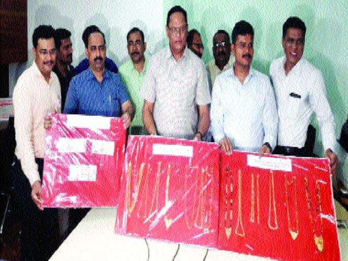 Dacoits, robbers gang racket | दरोडे, जबरी चोऱ्या करणारी टोळी गजाआड Dacoits, robbers gang racket | दरोडे, जबरी चोऱ्या करणारी टोळी गजाआड