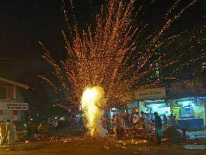 mumbai police crack down on crackers | फटाके फोडणाऱ्यांवर मुंबई पोलिसांची धडक कारवाई mumbai police crack down on crackers | फटाके फोडणाऱ्यांवर मुंबई पोलिसांची धडक कारवाई