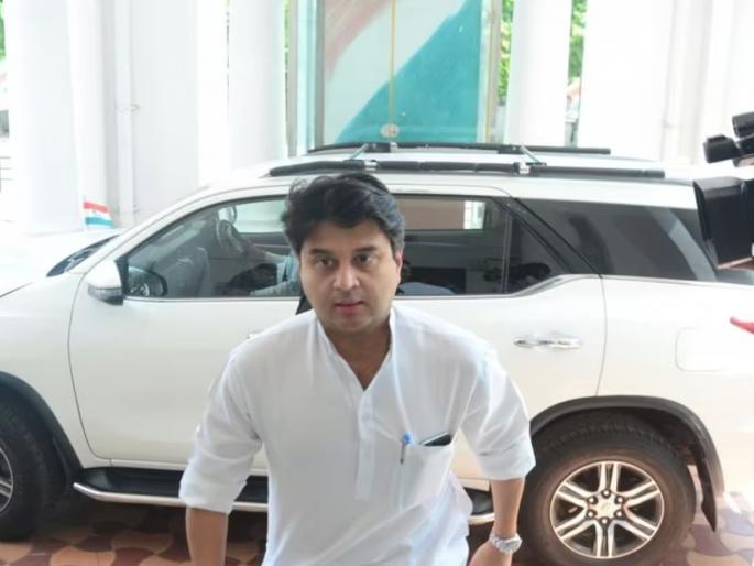 What happened to Jyotiraditya scindia busy, Narendra Singh Tomar won the post in Madhya Pradesh BJP Election, what about politics? | ज्योतिरादित्य शिंदे बिझी काय झाले, नरेंद्र सिंह तोमरांनी पद पटकावले, राजकारण काय?