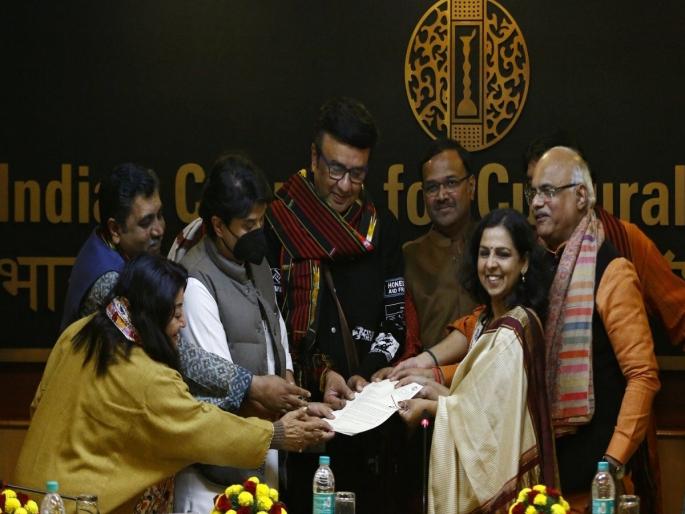 Open the doors of airplane to Indian music !; Prominent musicians greeted the ministers | भारतीय संगीताला विमानाची दारं खुली करा!, प्रख्यात संगीतकारांची मंत्रीमहोदयांना साद Open the doors of airplane to Indian music !; Prominent musicians greeted the ministers | भारतीय संगीताला विमानाची दारं खुली करा!, प्रख्यात संगीतकारांची मंत्रीमहोदयांना साद