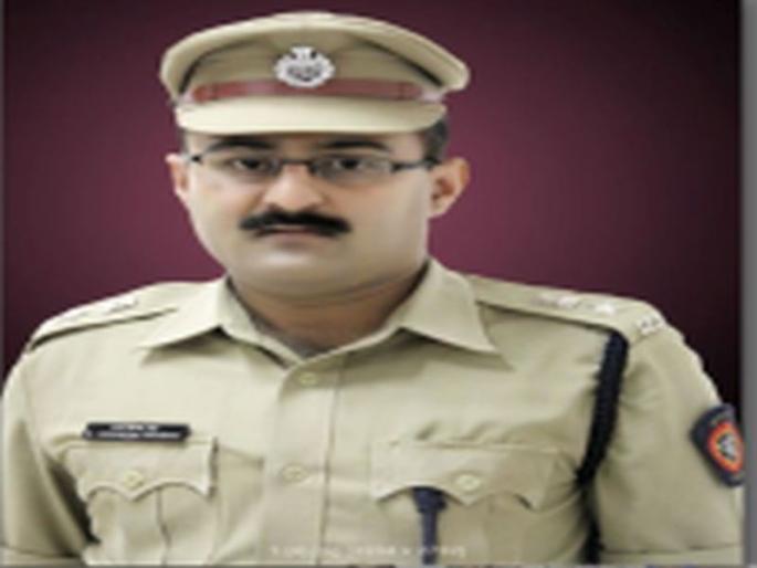 Khaki's uniform also includes 'Prabhu' ... | वारकऱ्यांचा आधार, वाळूमाफियांचा कर्दनकाळ; भेटा सोलापूरच्या 'सिंघम'ला