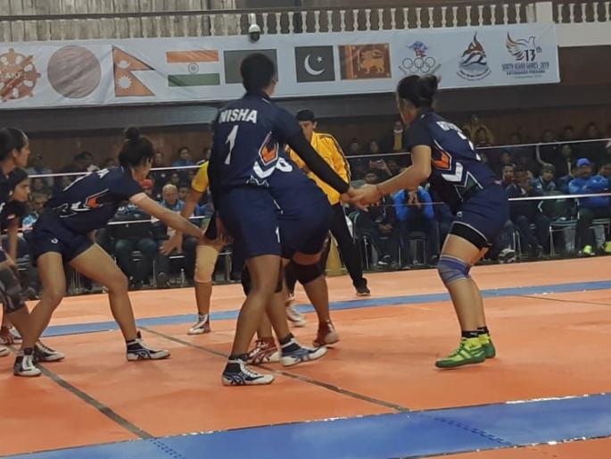 South Asian Games: Indian women's final in kabaddi |  दक्षिण आशियाई क्रीडा स्पर्धा :  कबड्डीत भारतीय महिला अंतिम फेरीत