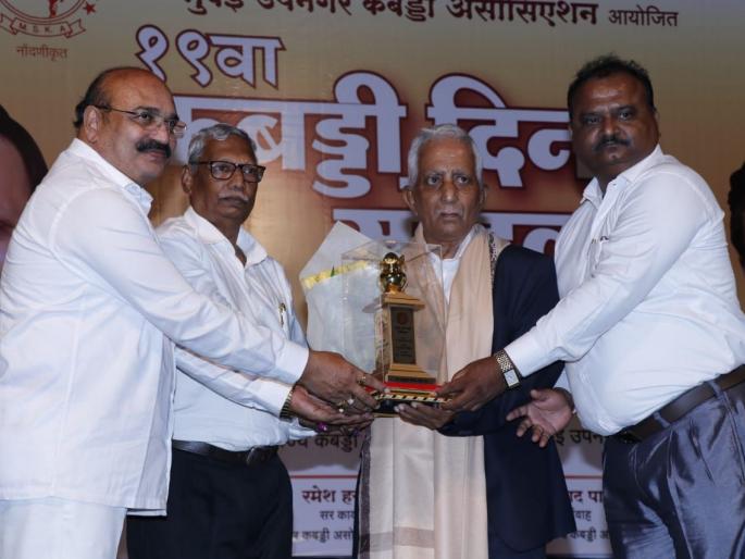 Kabaddi day celebrates with players | कबड्डी दिनानिमित्त झाला खेळासााठी झटणाऱ्या व्यक्तींचा सत्कार...  Kabaddi day celebrates with players | कबड्डी दिनानिमित्त झाला खेळासााठी झटणाऱ्या व्यक्तींचा सत्कार...