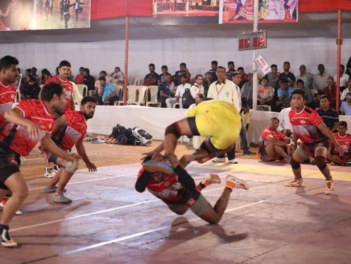 State level Kabaddi competition: Bank of Baroda, New India Assurance in the knock out round | राज्यस्तरीय कबड्डी स्पर्धा : बँक ऑफ बडोदा, न्यू इंडिया एशोरन्स बाद फेरीत State level Kabaddi competition: Bank of Baroda, New India Assurance in the knock out round | राज्यस्तरीय कबड्डी स्पर्धा : बँक ऑफ बडोदा, न्यू इंडिया एशोरन्स बाद फेरीत