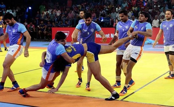 Prepare the Chalisgaon Kabaddi team to play on country level | देशपातळीवर खेळण्यासाठी चाळीसगावचा कबड्डी संघ तयार करणार Prepare the Chalisgaon Kabaddi team to play on country level | देशपातळीवर खेळण्यासाठी चाळीसगावचा कबड्डी संघ तयार करणार