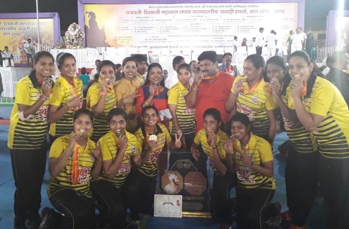Chhatrapati Shivaji Maharaj Kabaddi Kabaddi: team Mumbai city won double crown | छत्रपती शिवाजी महाराज चषक कबड्डी : मुंबई शहरला दुहेरी मुकुट Chhatrapati Shivaji Maharaj Kabaddi Kabaddi: team Mumbai city won double crown | छत्रपती शिवाजी महाराज चषक कबड्डी : मुंबई शहरला दुहेरी मुकुट