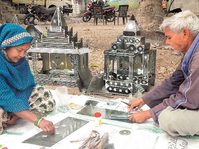 Five thousand glass temples built by the uneducated engineer of experience | अनुभवाच्या शाळेतील अभियंत्याने बांधली पाच हजार काच मंदिरे